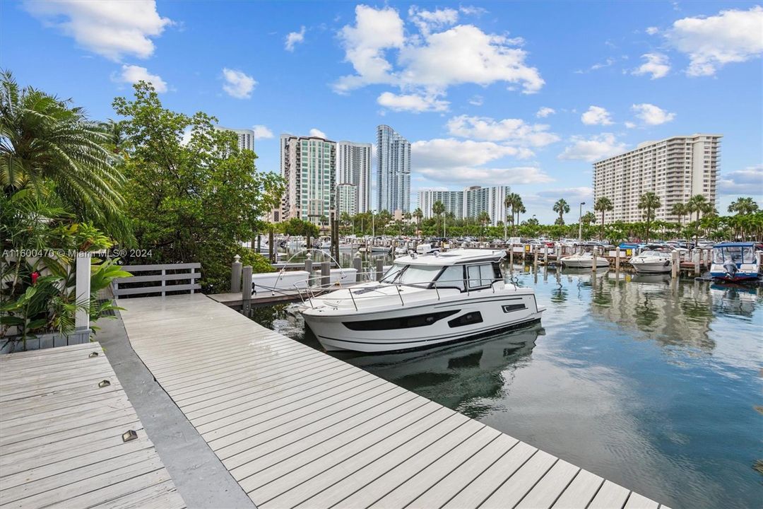 For Sale: $1,297,000 (3 beds, 2 baths, 2370 Square Feet)