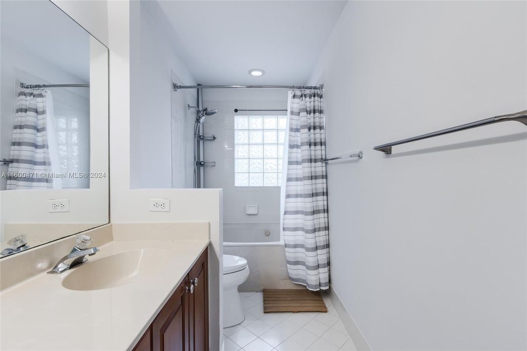 Active With Contract: $3,500 (3 beds, 2 baths, 1523 Square Feet)