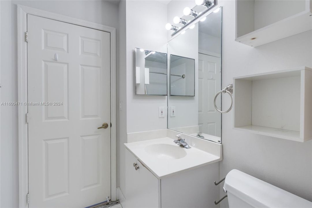 Active With Contract: $3,500 (3 beds, 2 baths, 1523 Square Feet)