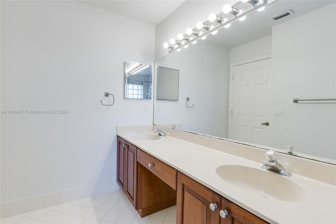 Active With Contract: $3,500 (3 beds, 2 baths, 1523 Square Feet)