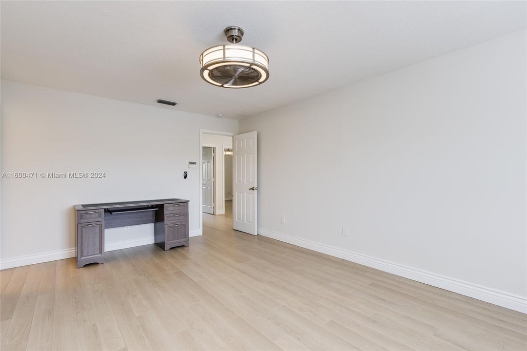 Active With Contract: $3,500 (3 beds, 2 baths, 1523 Square Feet)