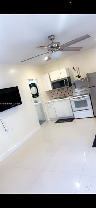 Active With Contract: $1,500 (1 beds, 1 baths, 1555 Square Feet)