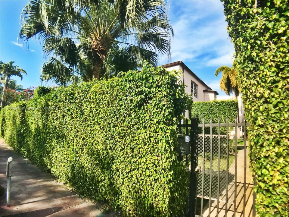 Recently Rented: $1,550 (0 beds, 1 baths, 403 Square Feet)