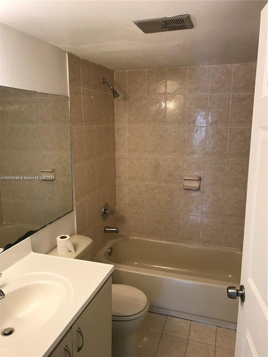 Active With Contract: $2,200 (2 beds, 2 baths, 847 Square Feet)