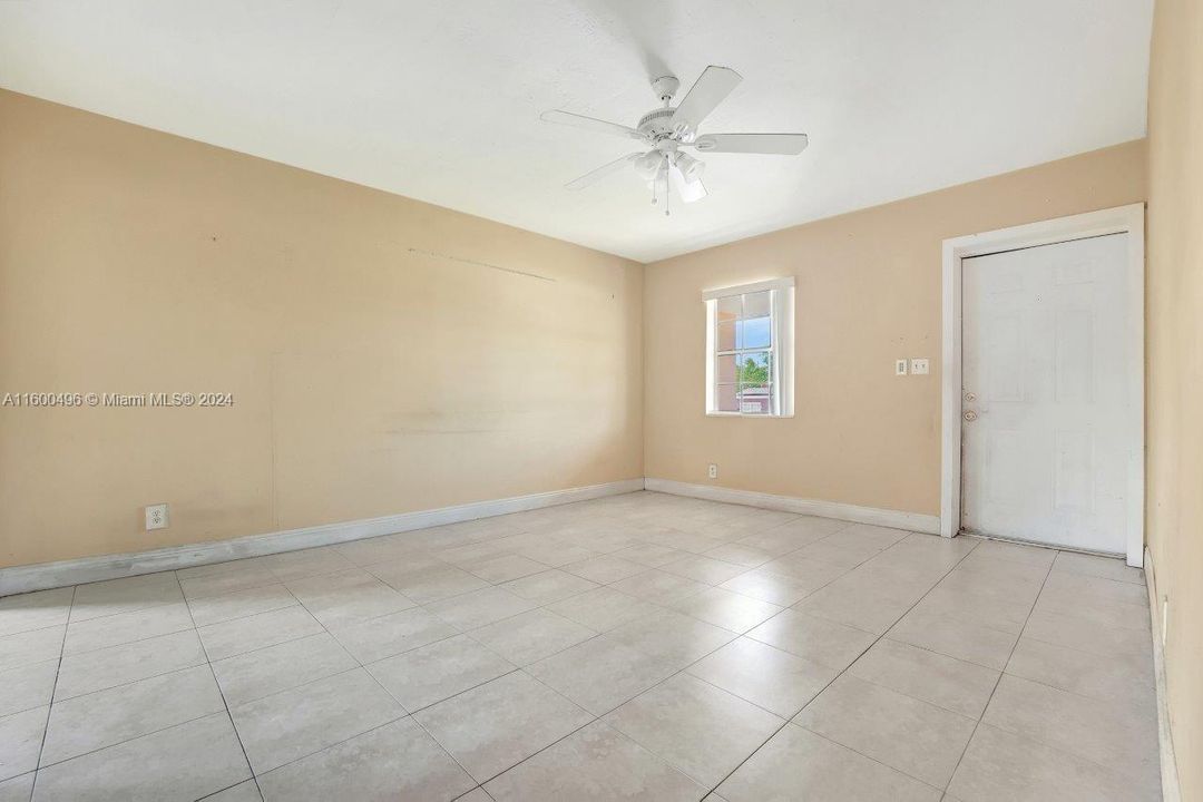 For Sale: $399,900 (2 beds, 1 baths, 1012 Square Feet)