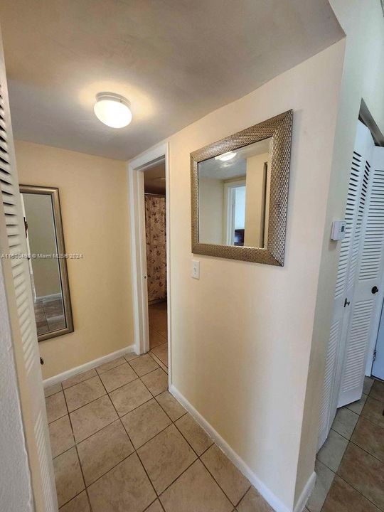 Active With Contract: $1,650 (1 beds, 1 baths, 640 Square Feet)