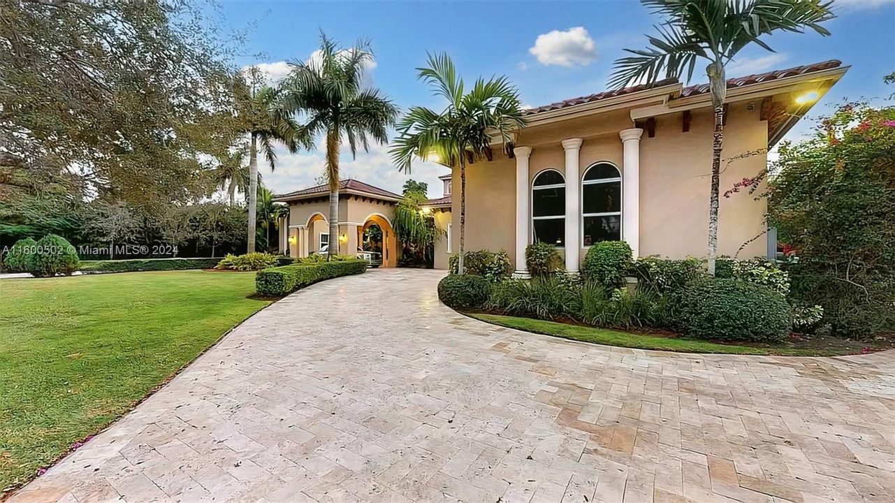 For Sale: $6,890,000 (7 beds, 8 baths, 9912 Square Feet)