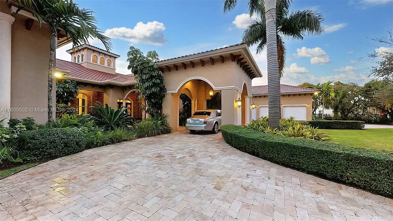 For Sale: $6,890,000 (7 beds, 8 baths, 9912 Square Feet)