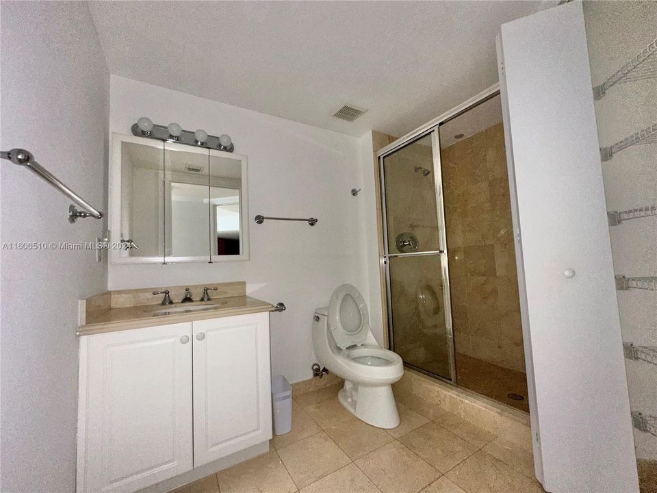 En Venta: $1,999,999 (3 camas, 3 baños, 1750 Pies cuadrados)