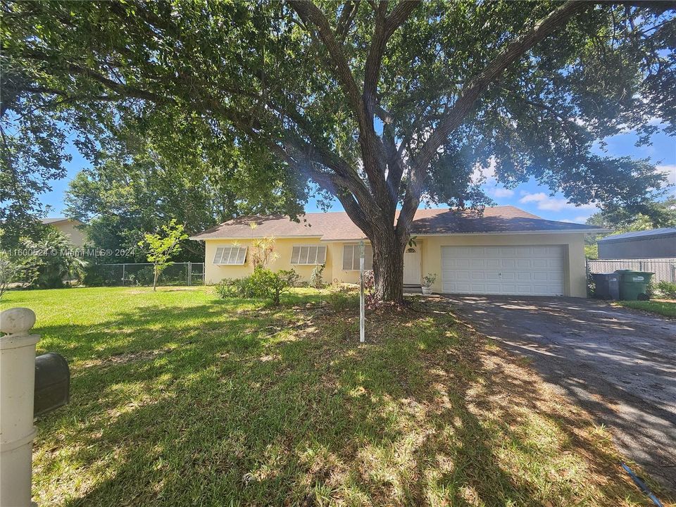 Active With Contract: $680,000 (4 beds, 2 baths, 2183 Square Feet)