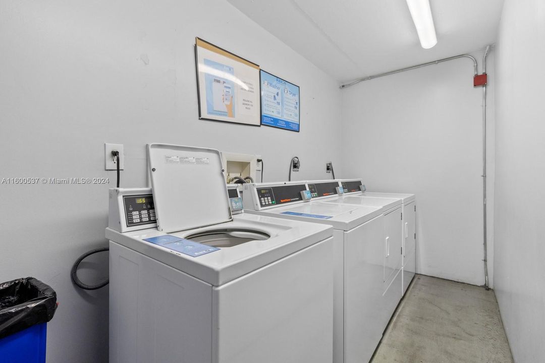 Active With Contract: $2,600 (2 beds, 2 baths, 899 Square Feet)