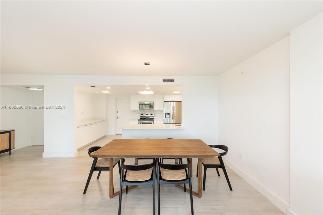 For Sale: $1,300,000 (2 beds, 2 baths, 1260 Square Feet)