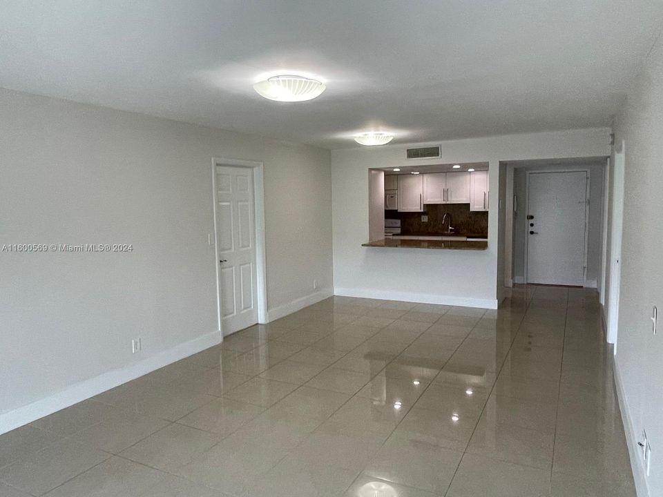 For Rent: $2,500 (2 beds, 2 baths, 1106 Square Feet)