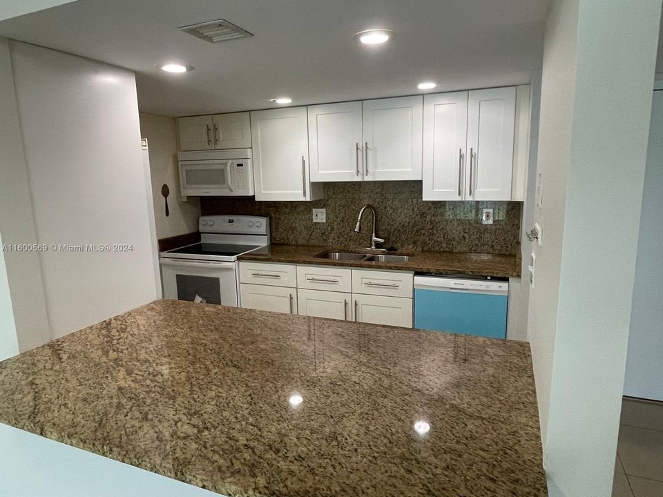 For Rent: $2,500 (2 beds, 2 baths, 1106 Square Feet)