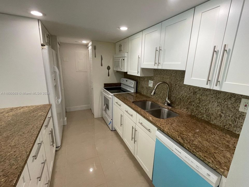 For Rent: $2,500 (2 beds, 2 baths, 1106 Square Feet)