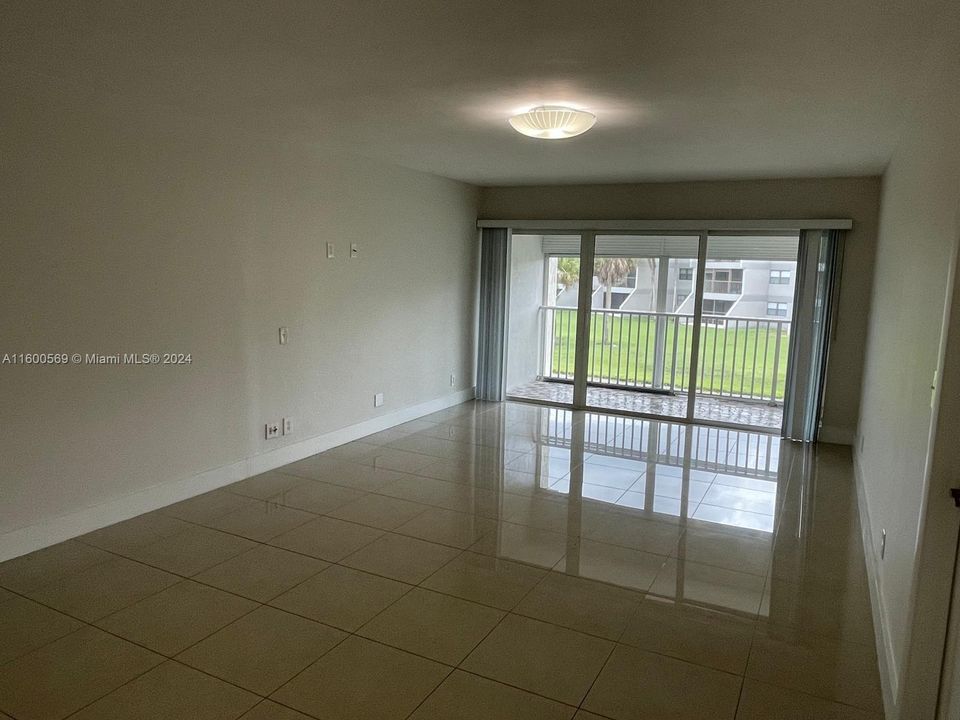 For Rent: $2,500 (2 beds, 2 baths, 1106 Square Feet)