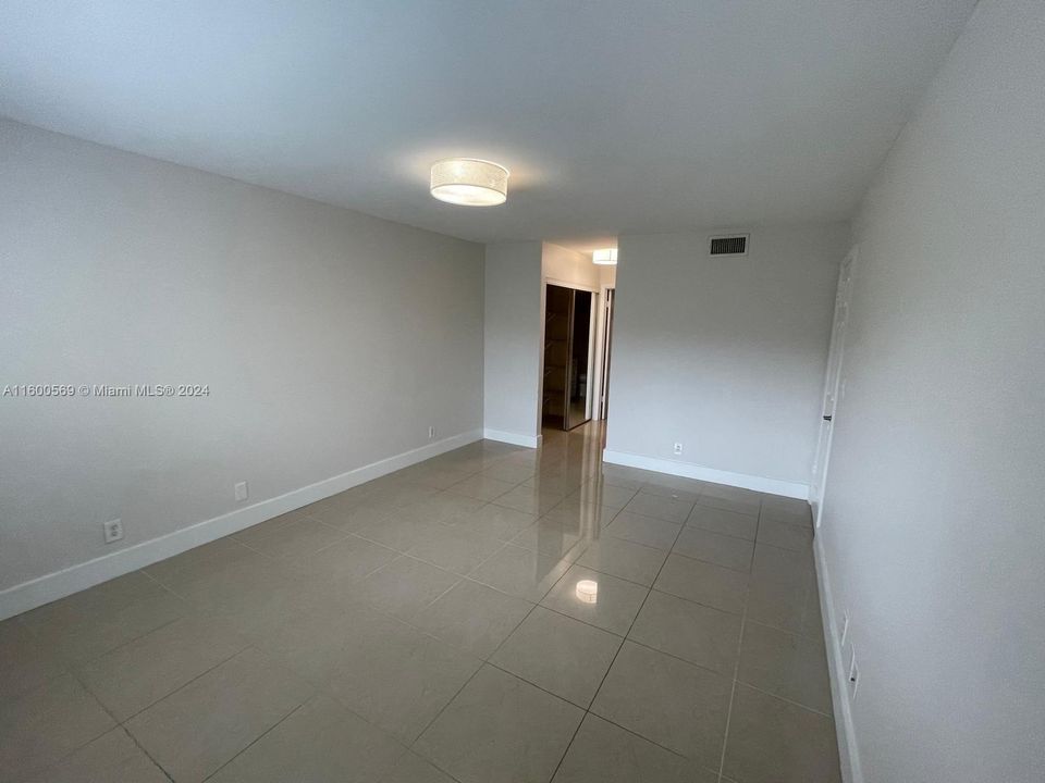 For Rent: $2,500 (2 beds, 2 baths, 1106 Square Feet)