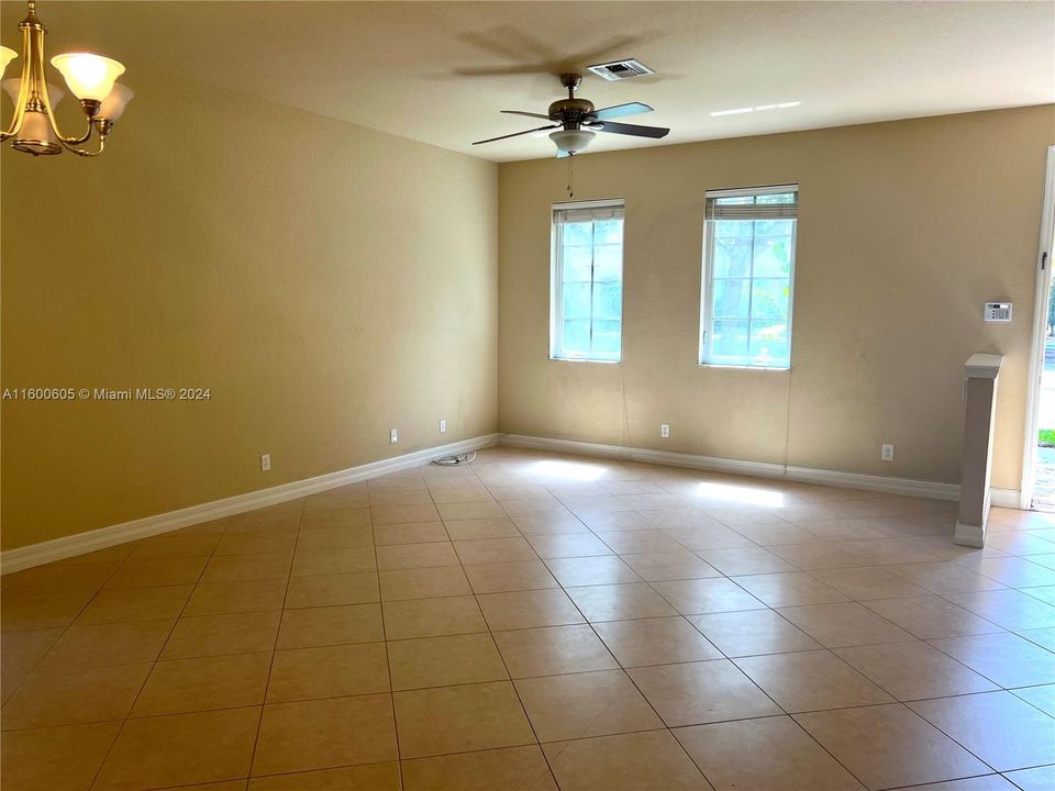 Recently Rented: $3,300 (3 beds, 2 baths, 2310 Square Feet)