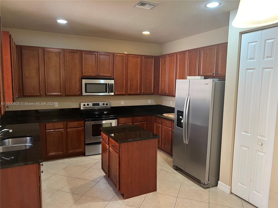 For Rent: $4,100 (3 beds, 2 baths, 2310 Square Feet)