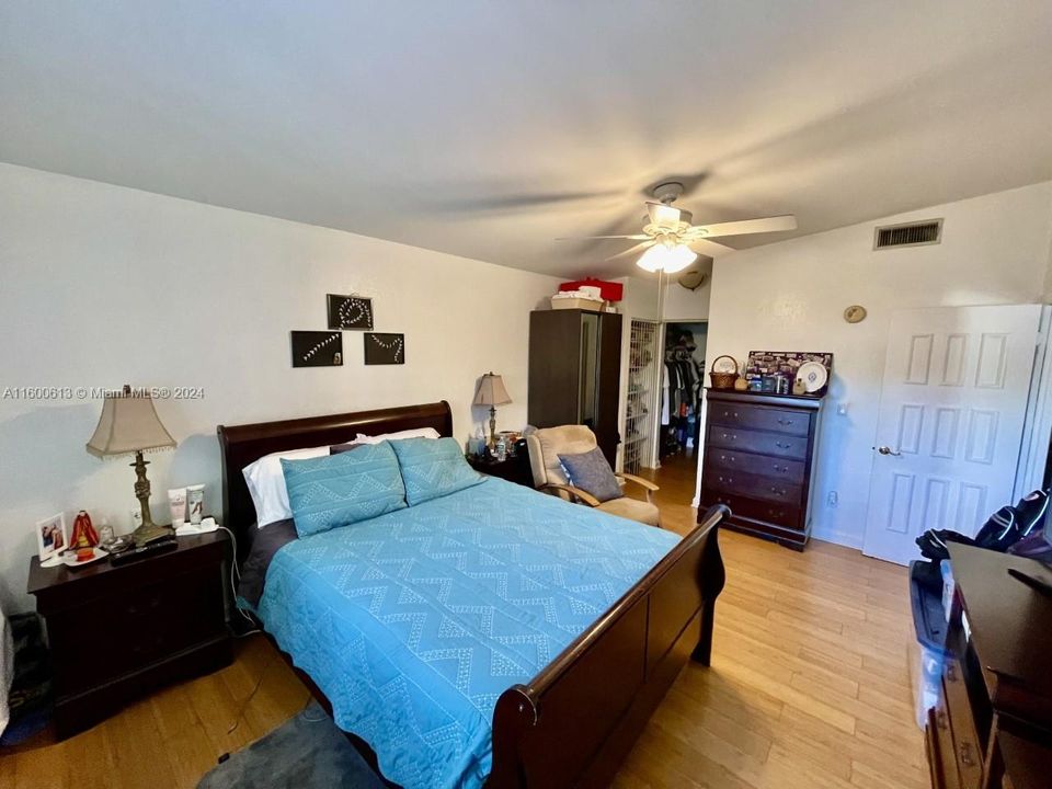 Active With Contract: $3,000 (3 beds, 2 baths, 1446 Square Feet)