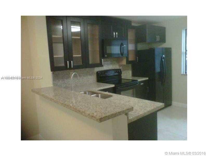 For Rent: $2,500 (2 beds, 2 baths, 963 Square Feet)