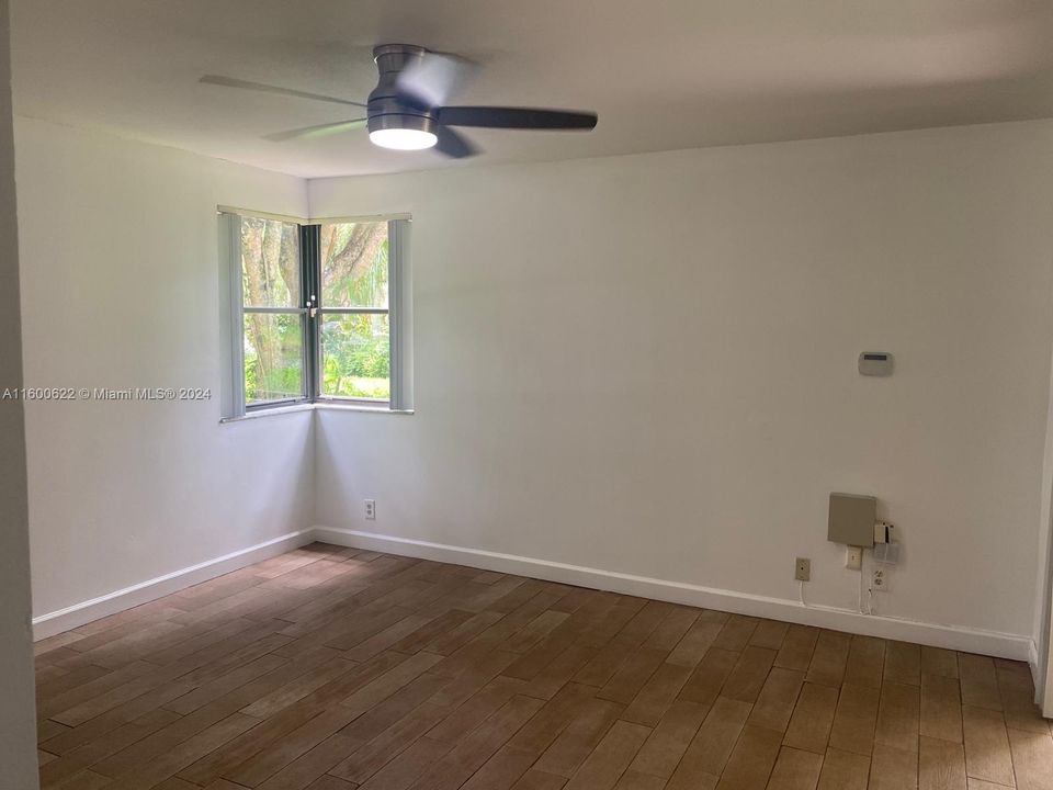 For Rent: $2,500 (2 beds, 2 baths, 963 Square Feet)