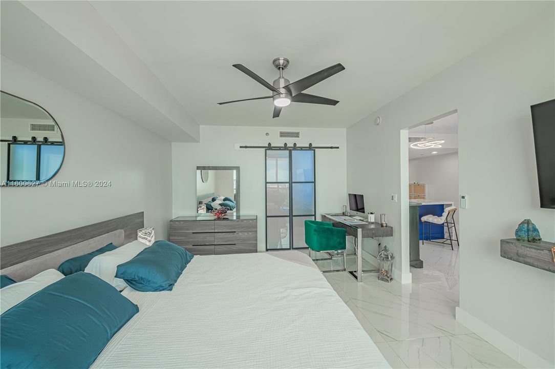 For Sale: $770,000 (2 beds, 1 baths, 1086 Square Feet)