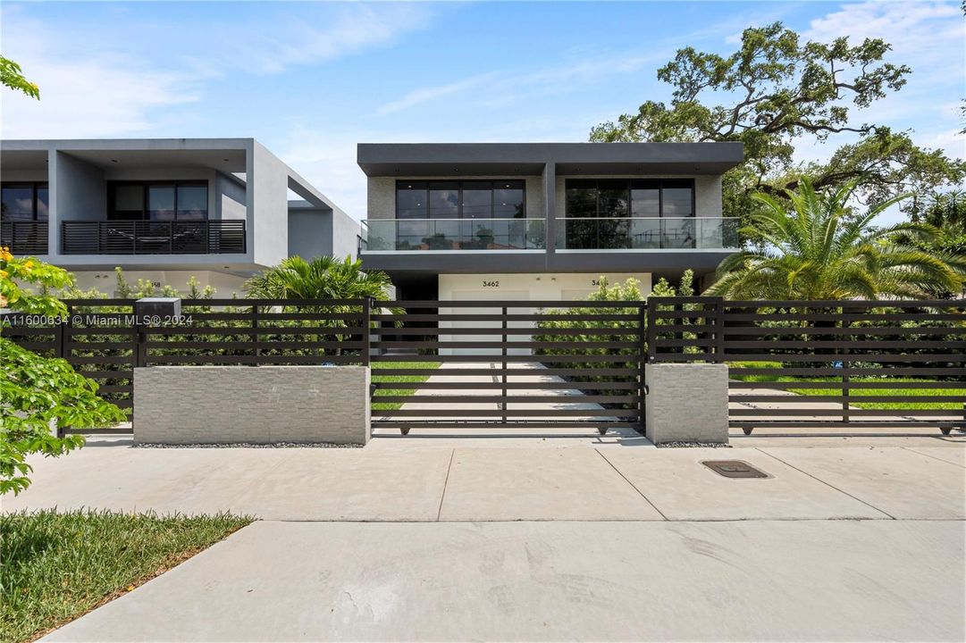 Recently Sold: $2,800,000 (3 beds, 4 baths, 2644 Square Feet)