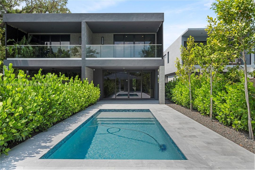 Recently Sold: $2,800,000 (3 beds, 4 baths, 2644 Square Feet)