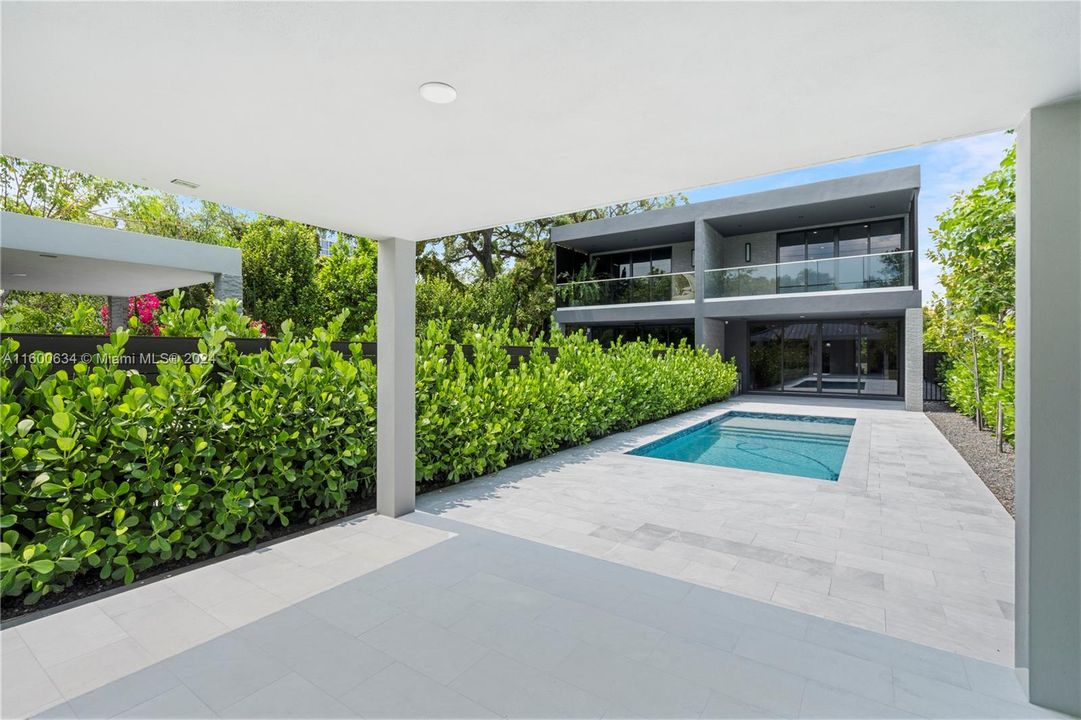 Recently Sold: $2,800,000 (3 beds, 4 baths, 2644 Square Feet)