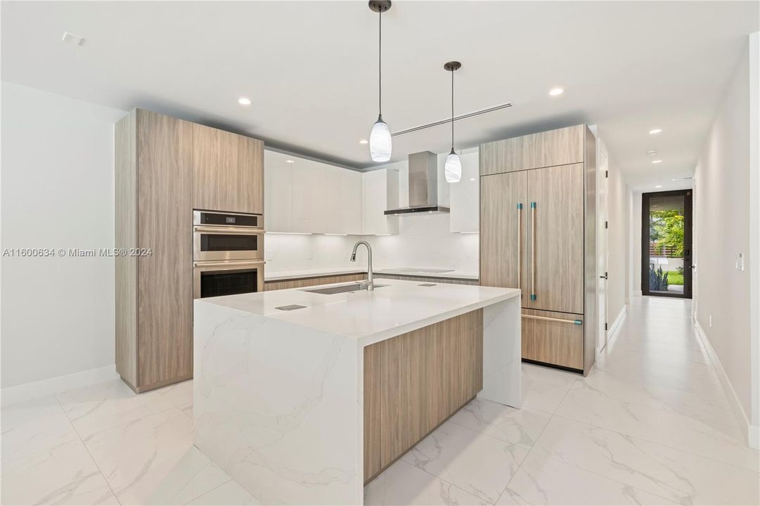 Recently Sold: $2,800,000 (3 beds, 4 baths, 2644 Square Feet)