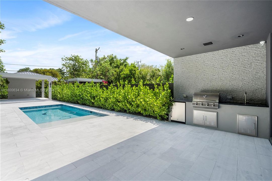 Recently Sold: $2,800,000 (3 beds, 4 baths, 2644 Square Feet)