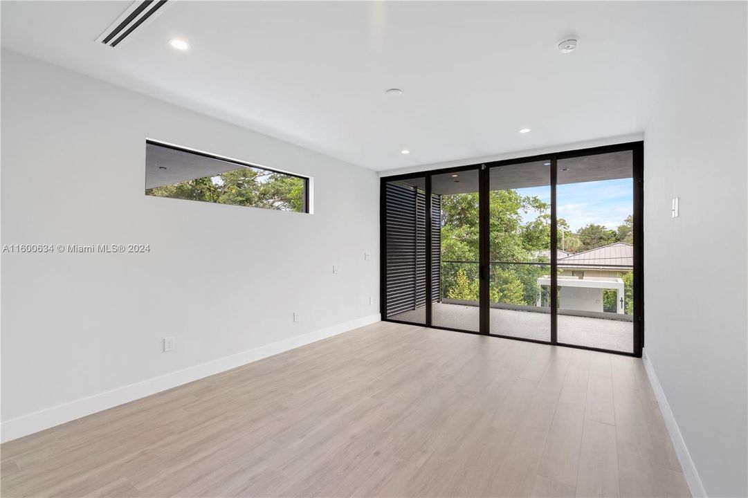 Recently Sold: $2,800,000 (3 beds, 4 baths, 2644 Square Feet)