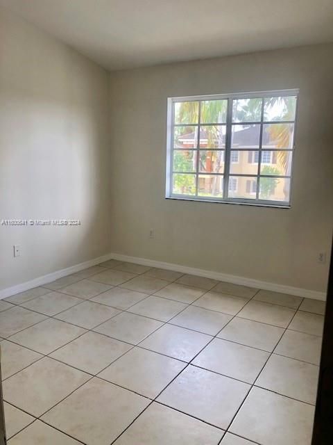 For Sale: $245,000 (2 beds, 2 baths, 910 Square Feet)