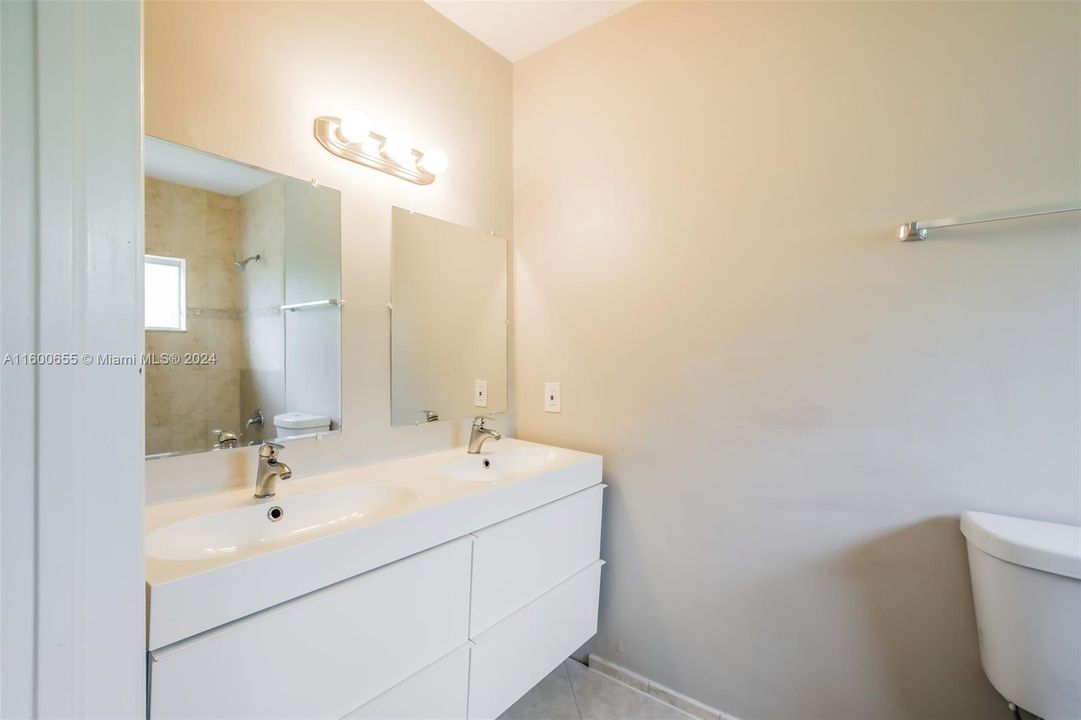 Active With Contract: $2,475 (2 beds, 2 baths, 1242 Square Feet)