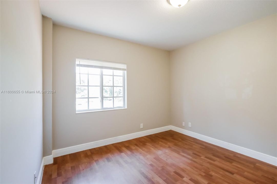 Active With Contract: $2,475 (2 beds, 2 baths, 1242 Square Feet)