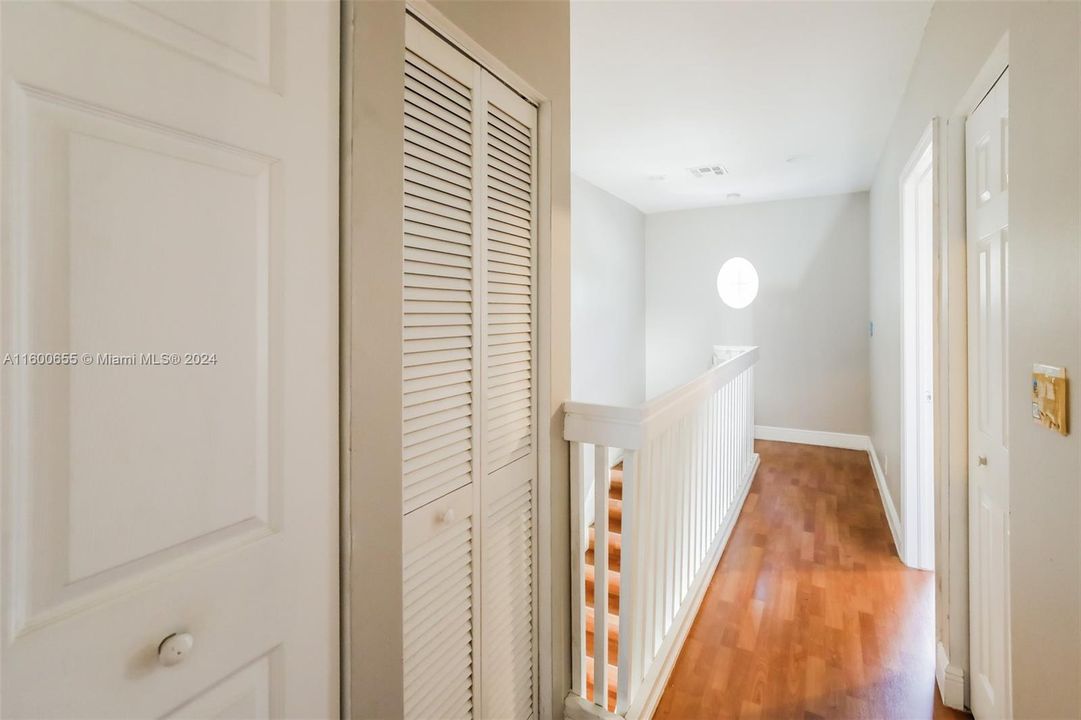 Active With Contract: $2,475 (2 beds, 2 baths, 1242 Square Feet)