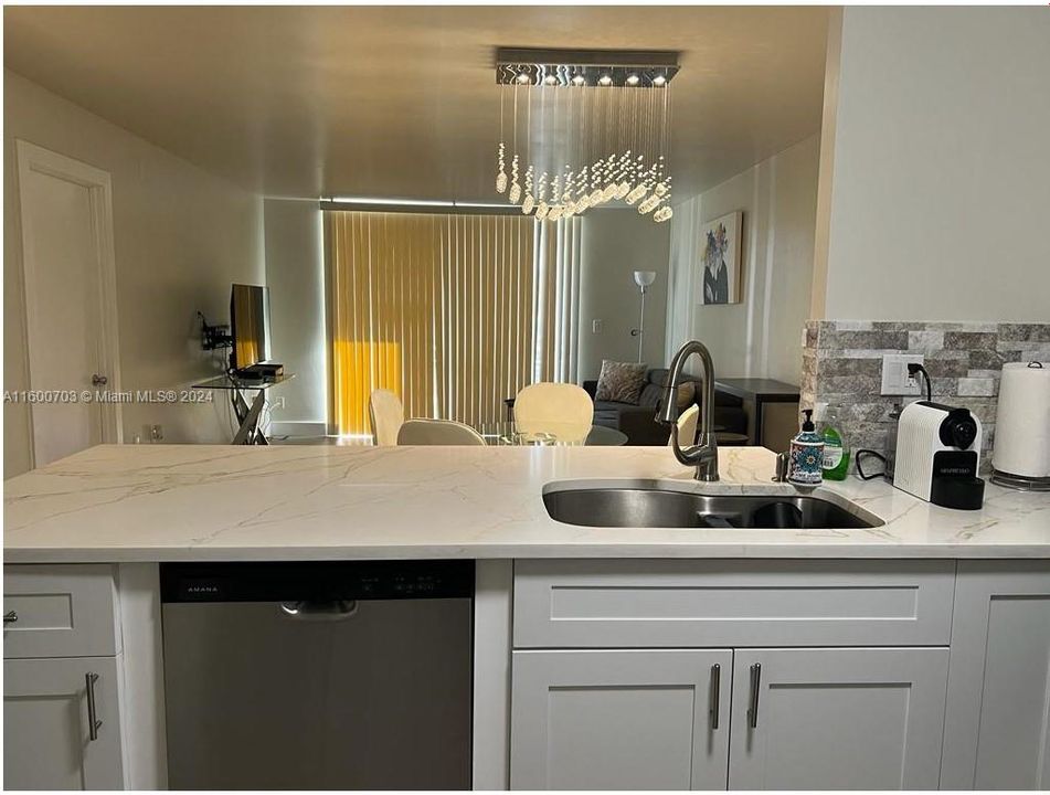 For Rent: $2,100 (1 beds, 1 baths, 812 Square Feet)