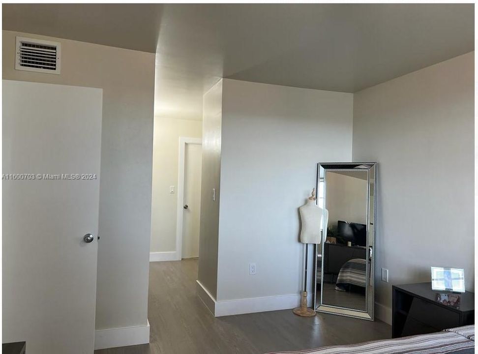 For Rent: $2,100 (1 beds, 1 baths, 812 Square Feet)