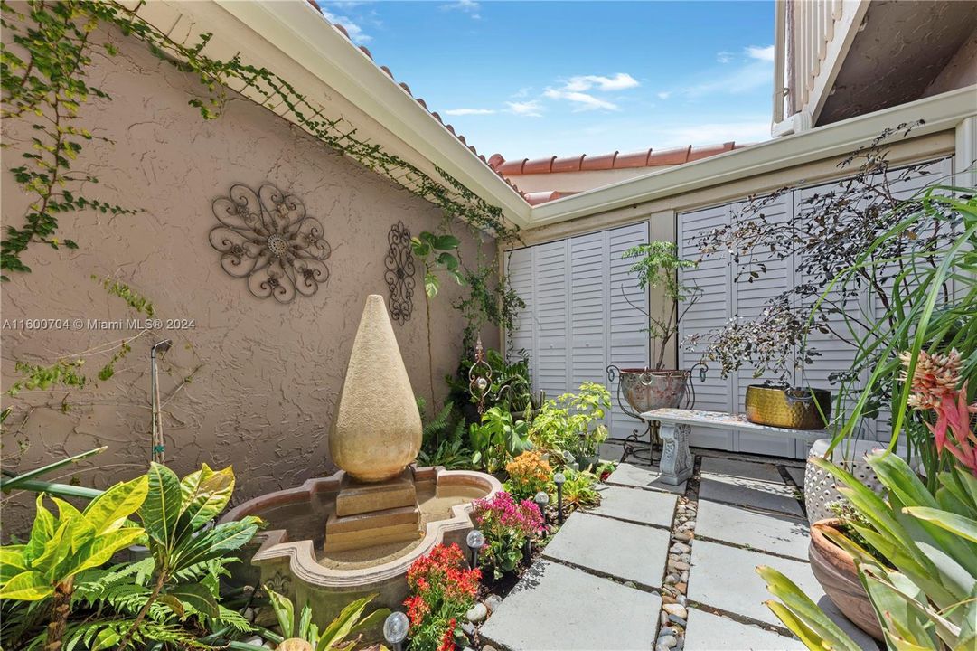 Active With Contract: $640,000 (3 beds, 2 baths, 2470 Square Feet)