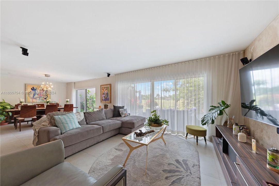 Active With Contract: $640,000 (3 beds, 2 baths, 2470 Square Feet)