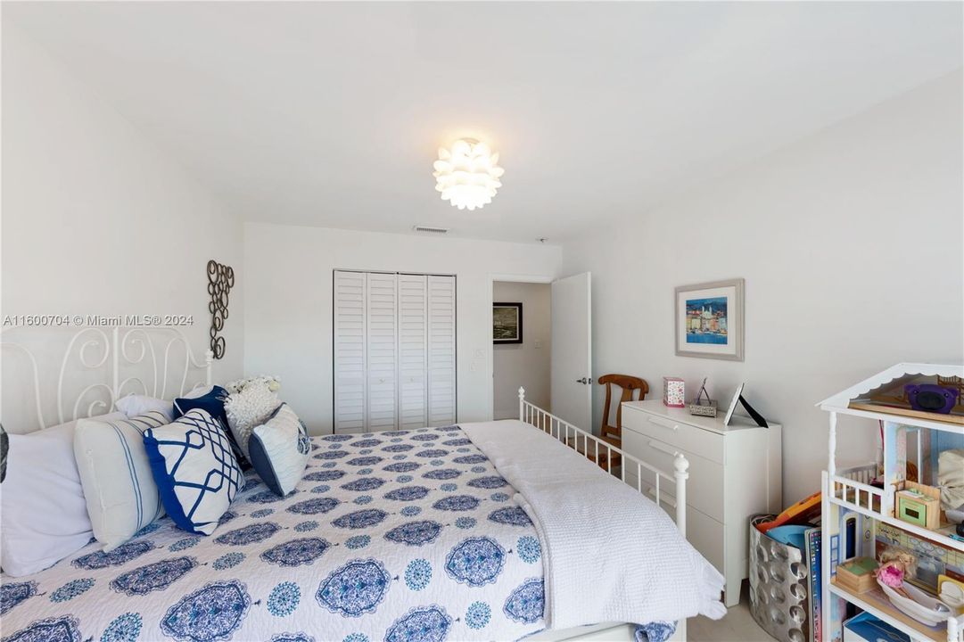 Active With Contract: $640,000 (3 beds, 2 baths, 2470 Square Feet)