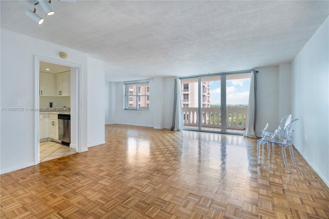 For Sale: $549,500 (2 beds, 2 baths, 1266 Square Feet)