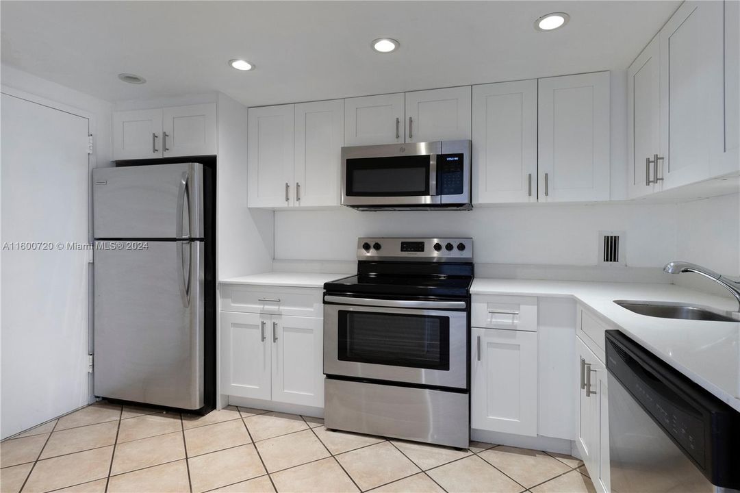 For Sale: $549,500 (2 beds, 2 baths, 1266 Square Feet)