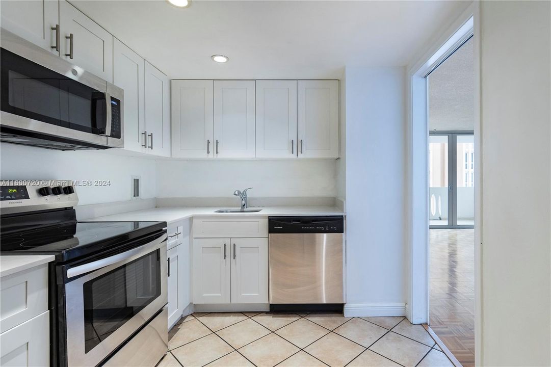 For Sale: $549,500 (2 beds, 2 baths, 1266 Square Feet)