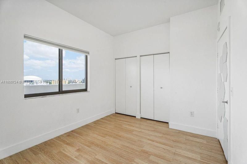 Active With Contract: $2,100 (1 beds, 1 baths, 620 Square Feet)