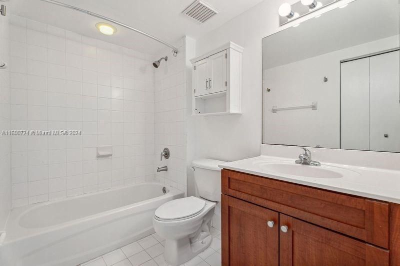 Active With Contract: $2,100 (1 beds, 1 baths, 620 Square Feet)