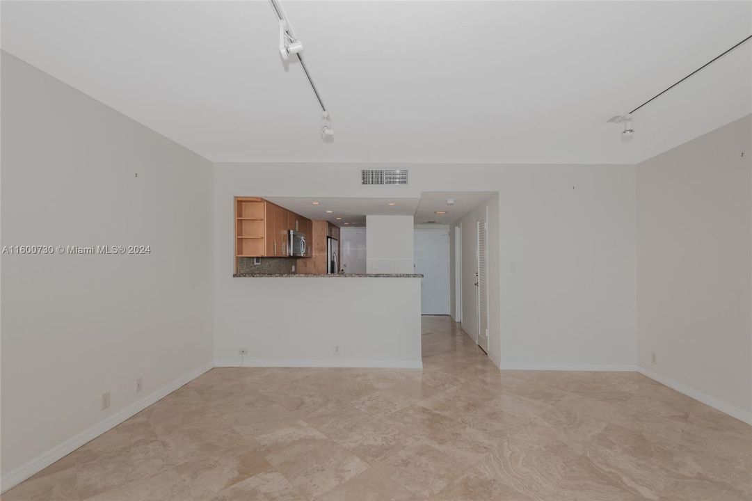 Active With Contract: $2,550 (0 beds, 1 baths, 552 Square Feet)