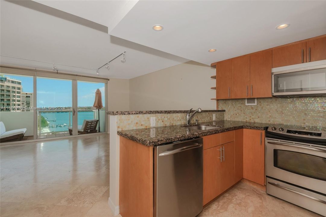 Active With Contract: $2,550 (0 beds, 1 baths, 552 Square Feet)