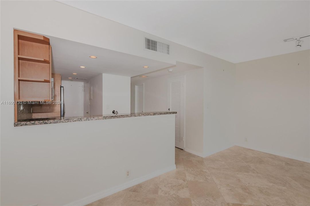 Active With Contract: $2,550 (0 beds, 1 baths, 552 Square Feet)